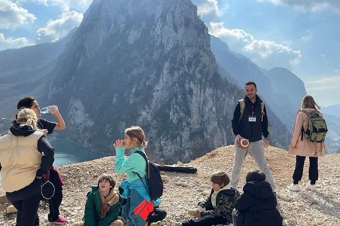 Bovilla lake Hiking Experience - Guide style matters: bilingual help and personal pacing for your group