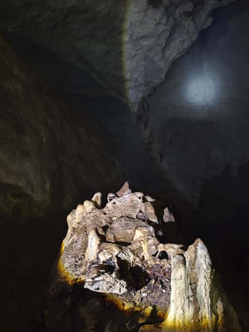 From Tirana: Pëllumbas hiking & Cave exploration - The 40-minute forest hike to Pëllumbas, beginner-friendly but plan for heat
