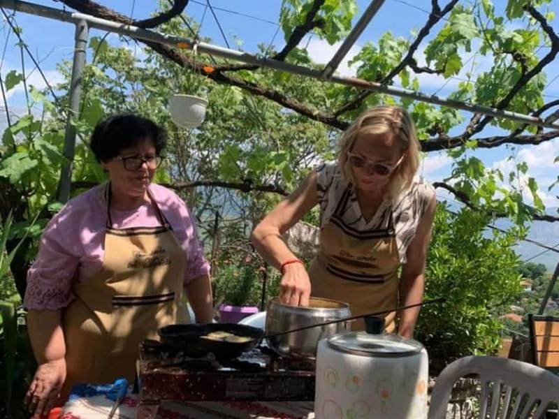 Gjirokastër: Traditional Albanian Vegetarian Cooking Class - The 150-minute flow, from Cerciz Topulli Square to your shared table