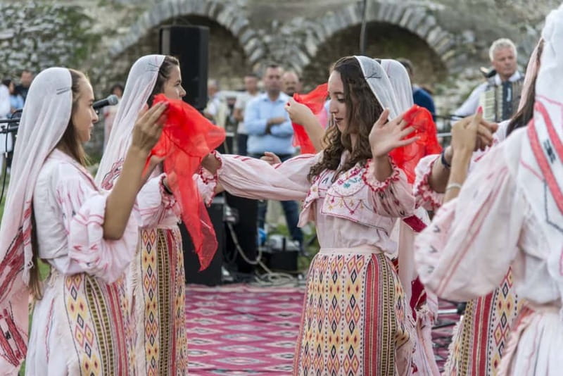 Gjirokaster Walk Tour: Old Bazaar, Cfake, Dunavat, AliPasha! - Starting at Çerçiz Topulli Square: get your bearings fast
