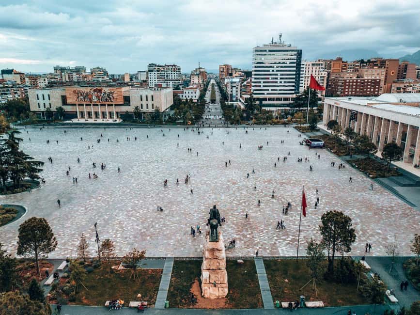 Guided tour in Tirana - discoveries, history, culture (in FRENCH) - Pourquoi ce tour de 2h30 en français donne vite des repères à Tirana