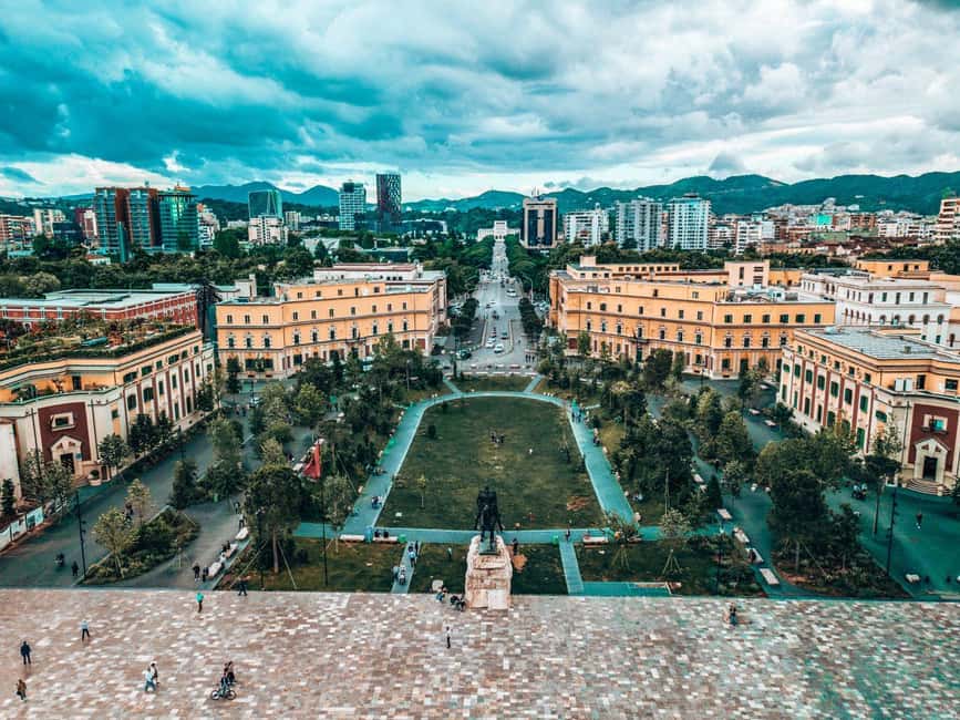 Guided tour in Tirana - discoveries, history, culture (in FRENCH) - Et’hem Bej Mosque, les repères religieux, et comment on regarde l’intérieur