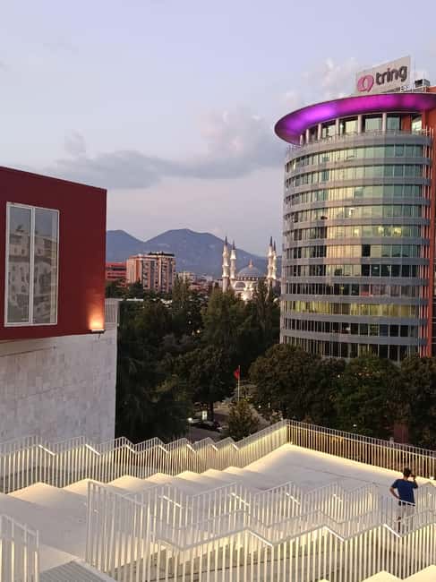 Guided tour in Tirana - discoveries, history, culture (in FRENCH) - La Pyramid de Tirana: pourquoi ce monument compte