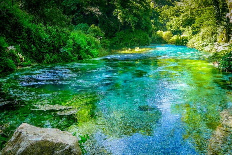 Half day trip to the Blue Eye - Getting into the national park: cool air and narrow paths