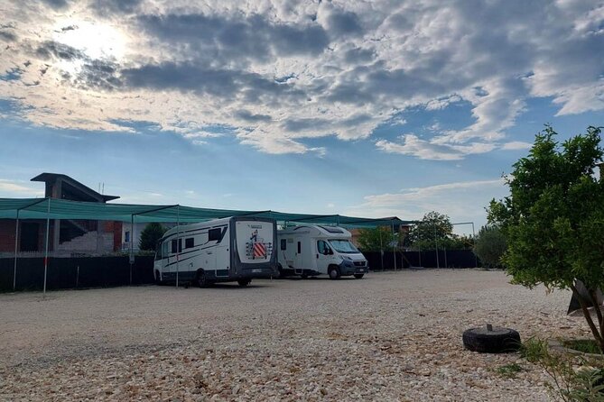 Happy Camping Berat - Your first hour: settling in at the Berat entrance