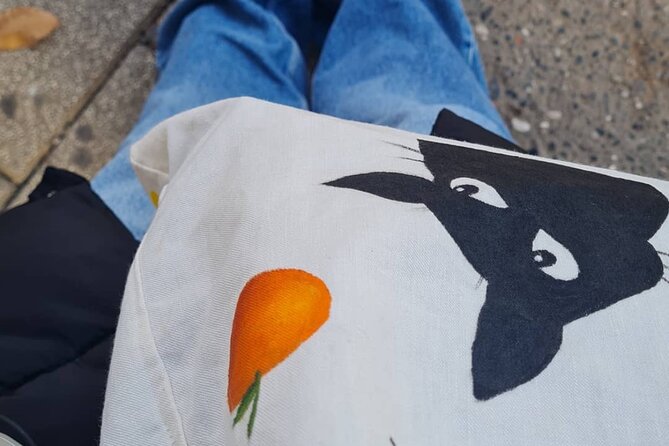 Painting on Tote Bags Workshop with Welcome Drink - Key things to know before you go