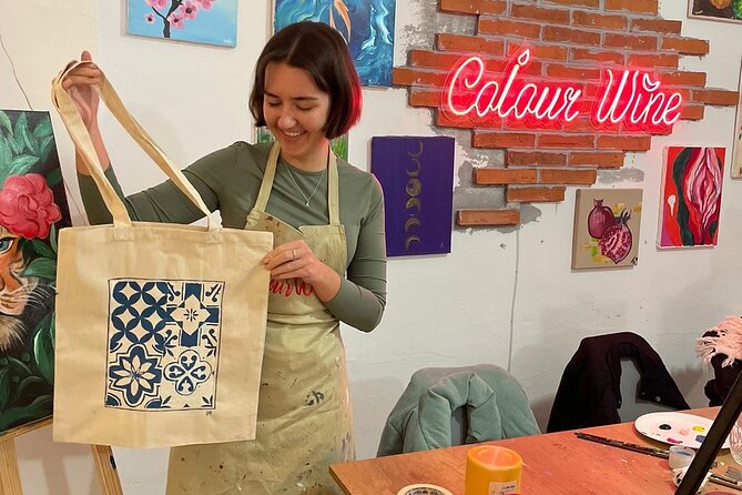Painting on Tote Bags Workshop with Welcome Drink - Your 2-Hour Plan: From Welcome Drink to a Finished Tote Bag