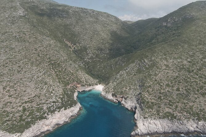 Private 6 H Boat Dafina Bay & Bear's Bay - Getting picked up near Hotel Bologna and meeting your crew