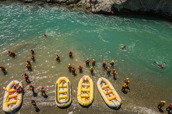Rafting Vjosa River Gjirokastër Albania ARG - Your kit is handled: wetsuit, thermic jacket, safe jacket, scafandra