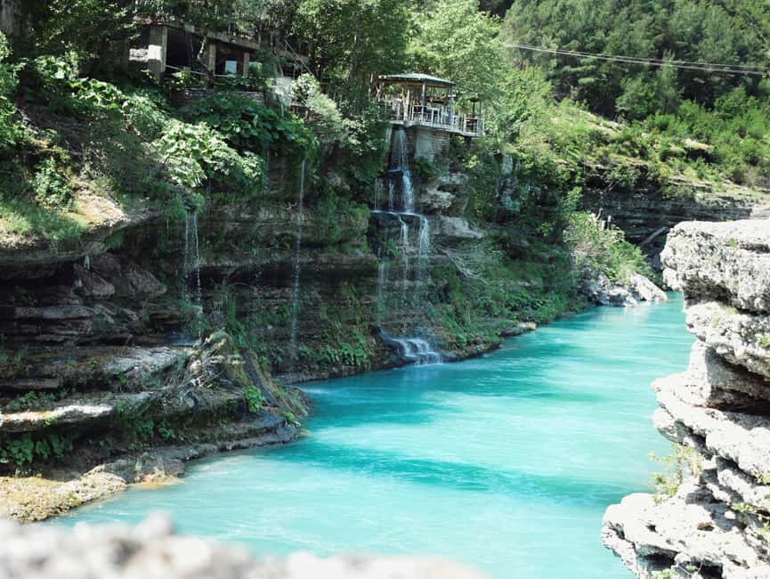 RED LINE: VIP daily tour with SUV: Vlore-Gjirokaster-Permet - Këlcyrë lunch, then a coffee tasting that keeps the day moving