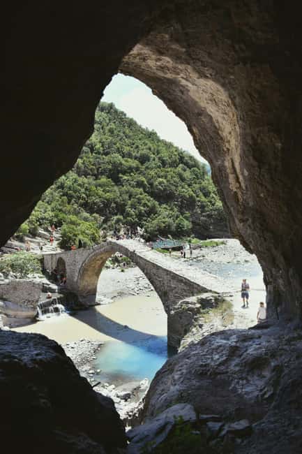RED LINE: VIP daily tour with SUV: Vlore-Gjirokaster-Permet - Who this tour fits best, and who should skip it