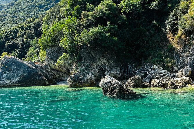 Saranda Boat Trip to Hidden Bays and Kroreza with snorkelling - Kepi i Qefalit: short snorkel time in a striking cove