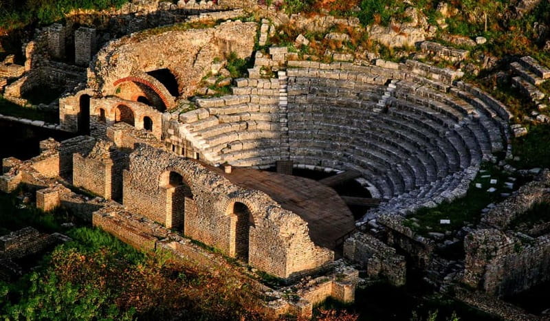 Saranda: Butrint, Blue Eye, Ksamil and Lekuresi Castle Tour - Blue Eye Springs nature reserve: a calm stop with a clear rule