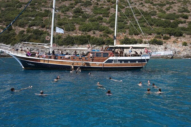 Saranda Prince Ennio-Daily Yacht Tour - Stop 2: Krorez Bay for the Long Swim Window