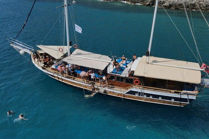 Saranda Prince Ennio-Daily Yacht Tour - On Board: Crew Help, Lounge Spots, and the Cash-Only Bar Detail