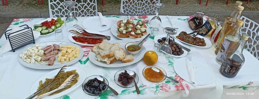 Saranda: Wine and raki tasting, local products. - Price and logistics, is $76 fair for 3 hours