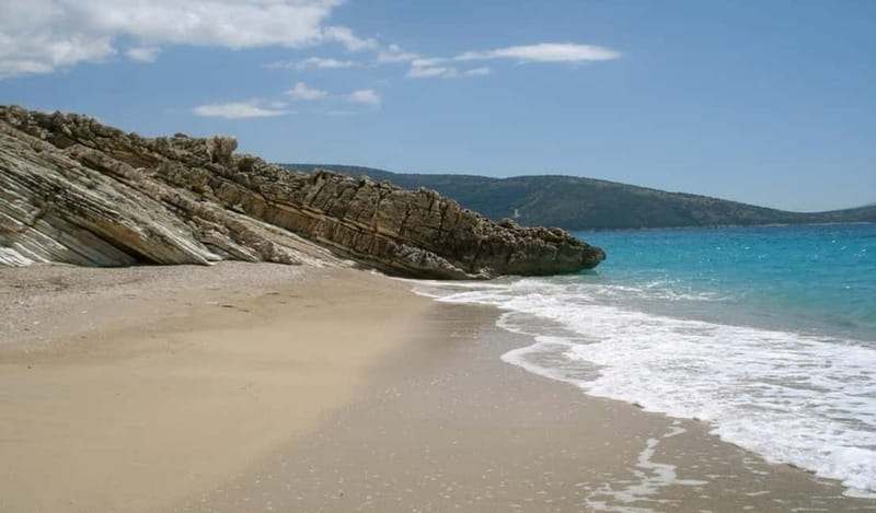 Sarandë: Boat Tour at Kroreza & Hidden Caves with Snorkeling - Your food and drinks plan: fridge on board plus beach reality