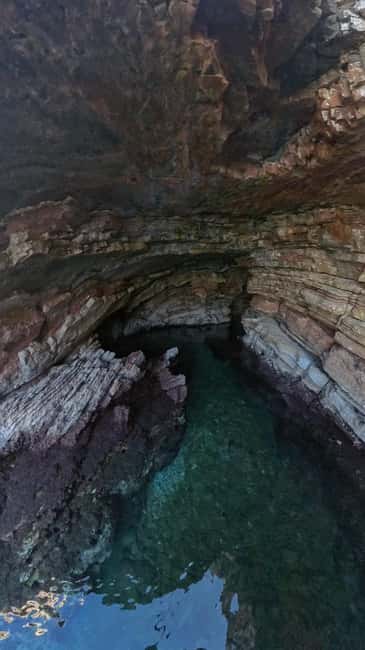 Sarandë: Boat Tour to Kroreza with Snorkel and free Umbrella - Shpella e Milotit, then Qefal: the first “jump off the boat” moment