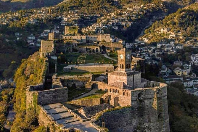 Sarande & Ksamil: Lekursi Castle, Blue Eye and Gjirokaster Tour - Stop 1, Kalaja e Lëkurësit: Quick Castle Views That Set the Scale of Saranda