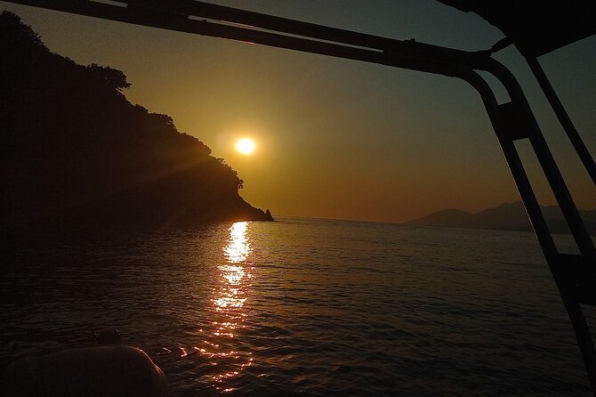 Sarandë Velvet Horizons: A Dreamlike Sunset Cruise - The 150-minute plan: speed, stops, and the gentle arc toward sunset