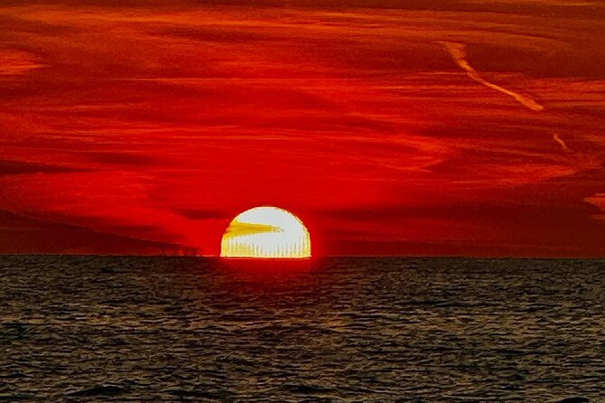 Sarandë Velvet Horizons: A Dreamlike Sunset Cruise - Sunset light tips: how to get better photos and better memories