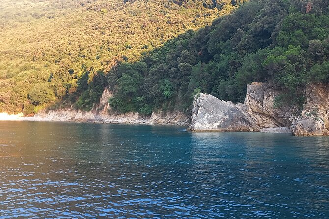Sarandë Velvet Horizons: A Dreamlike Sunset Cruise - Languages on board and why it matters on a sunset tour