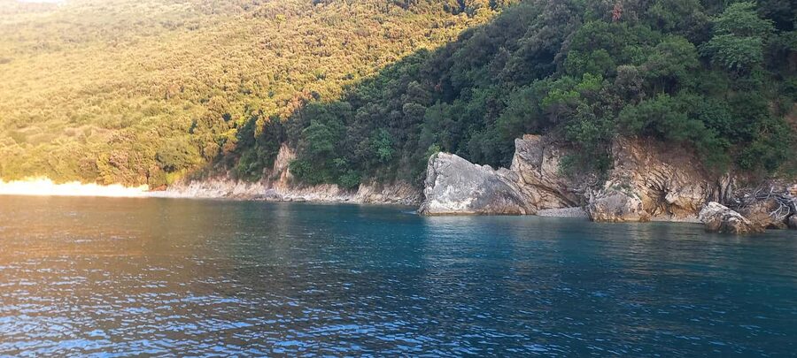 Sarandë Velvet Horizons: A Dreamlike Sunset Cruise - What to bring so the swim and sunset both work