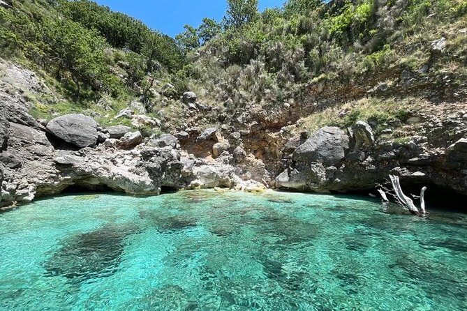 Speed Boat Tour to National Park and Grama Bay - Llovizi Cave (the Blue Cave): where the light makes it special