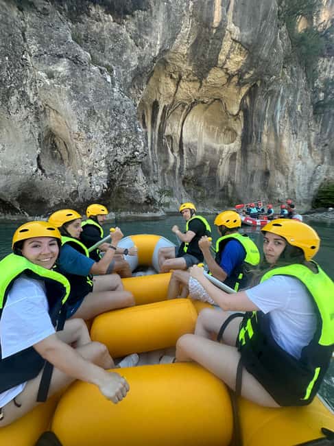 Tirana/Durrës/Golem: Vjosa Rafting, Benja Thermal Baths Tour - Your 12-hour rhythm: rafting first, hot springs after