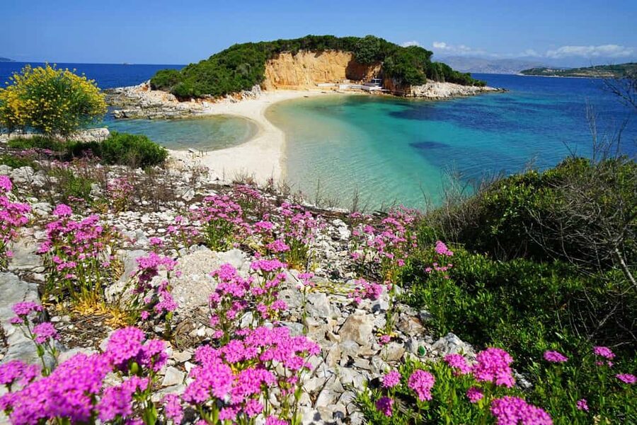 Tirana/Durres: Saranda, Ksamil, Blue Eye & Vjosa River Tour - Sarandë promenade: coffee time with sea views, plus a lunch plan