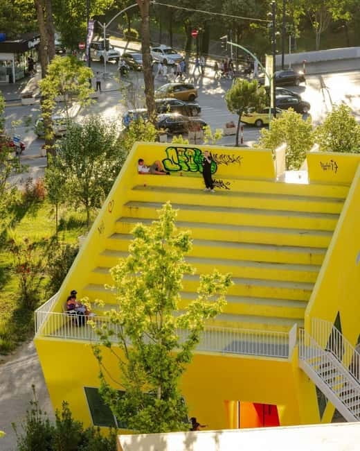 Walking Tour in Tirana, Albania - Guide quality, language, and meeting point reliability